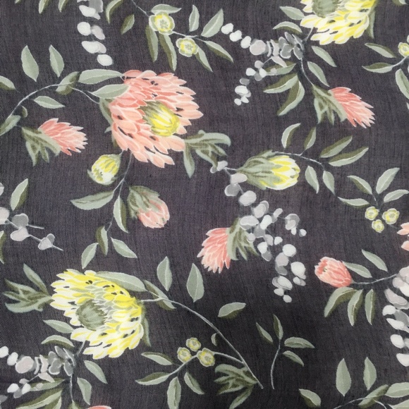 LOFT Rectangular Flowered Scarf - OS - Picture 2 of 3